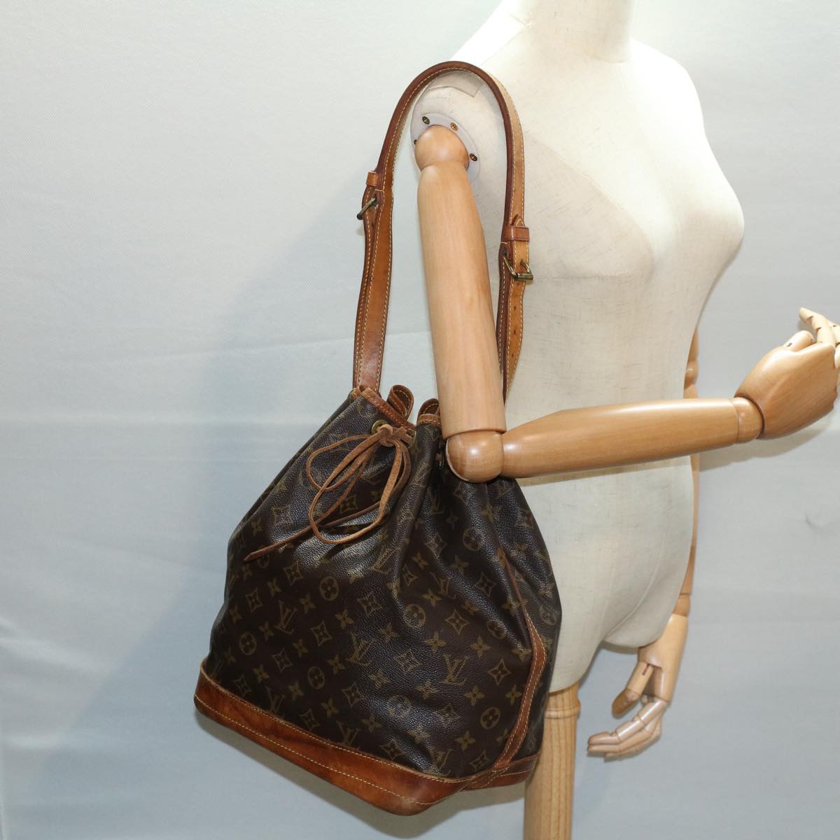 LOUIS VUITTON Monogram Noe Shoulder Bag M42224 LV Auth 55493