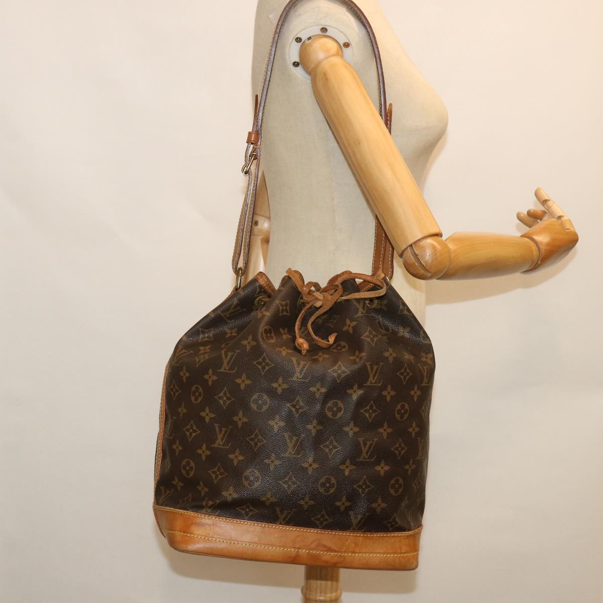 LOUIS VUITTON Monogram Noe Shoulder Bag M42224 LV Auth 55848