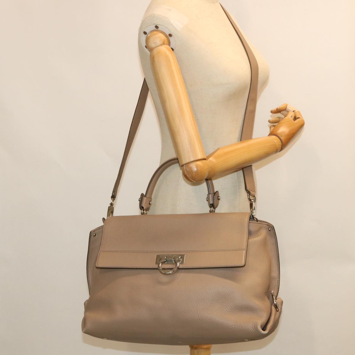 Salvatore Ferragamo Gancini Sofia Shoulder Bag Leather 2way Beige Auth 55853