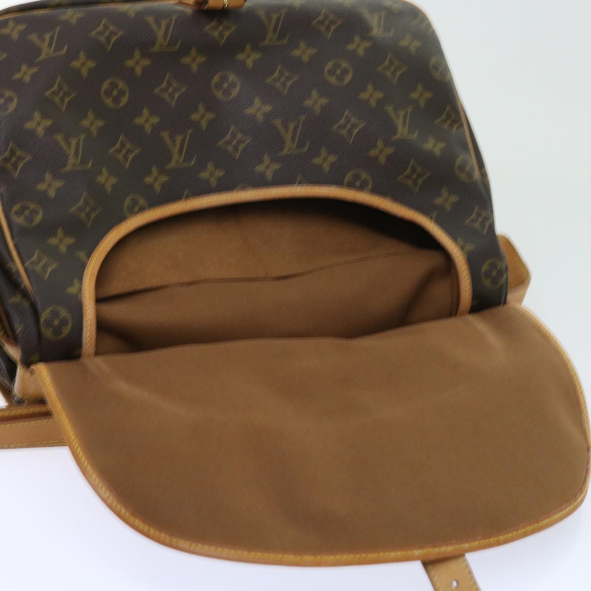 LOUIS VUITTON Monogram Saumur 35 Shoulder Bag M42254 LV Auth 55990