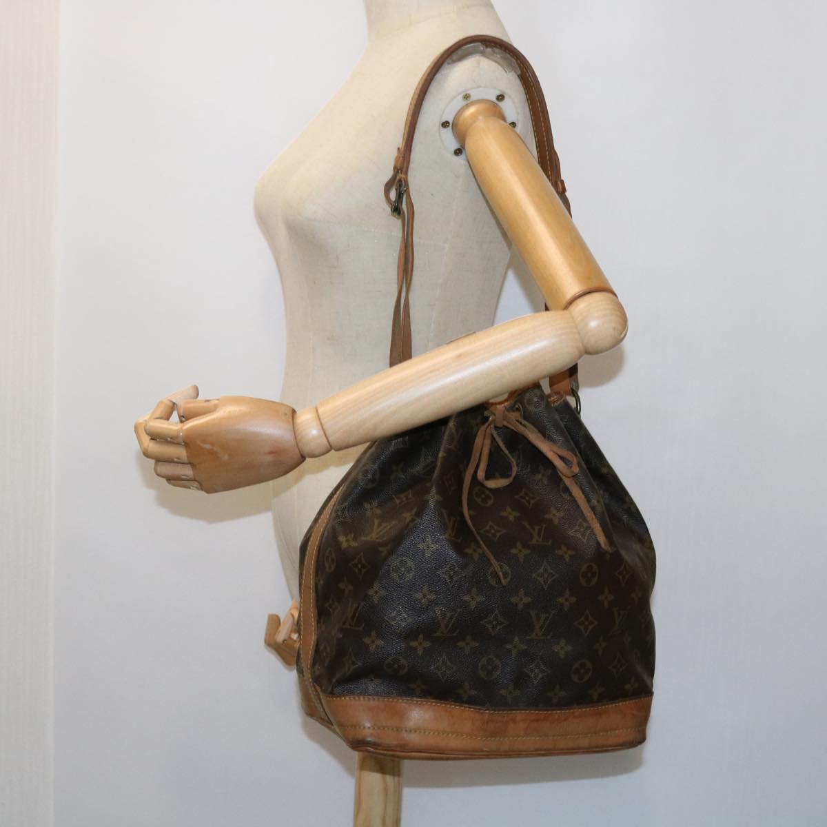 LOUIS VUITTON Monogram Noe Shoulder Bag M42224 LV Auth 56018