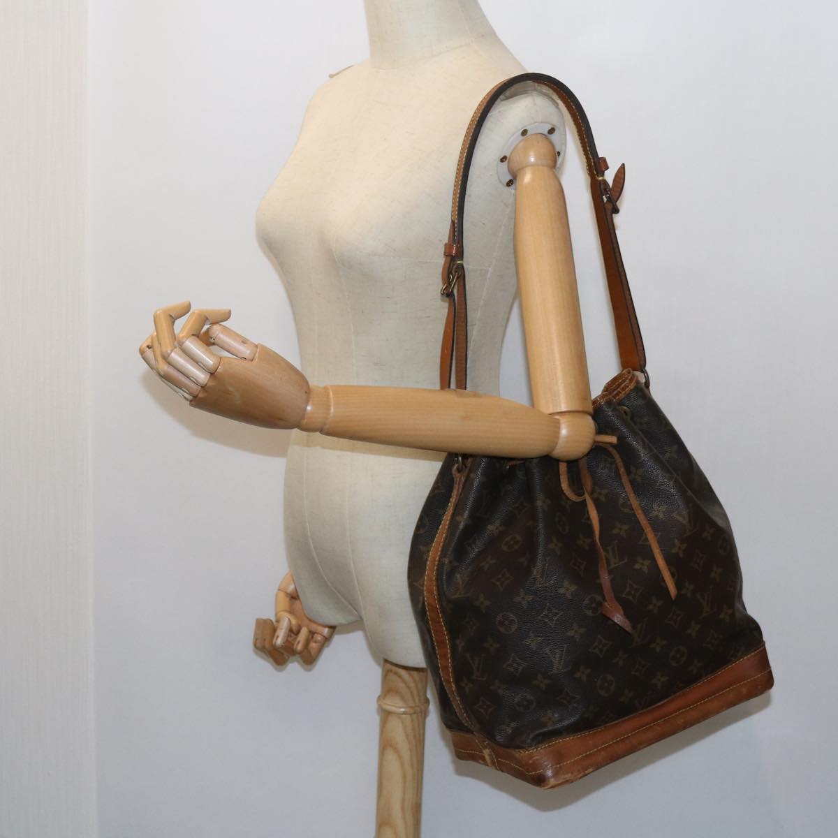 LOUIS VUITTON Monogram Noe Shoulder Bag M42224 LV Auth 56019