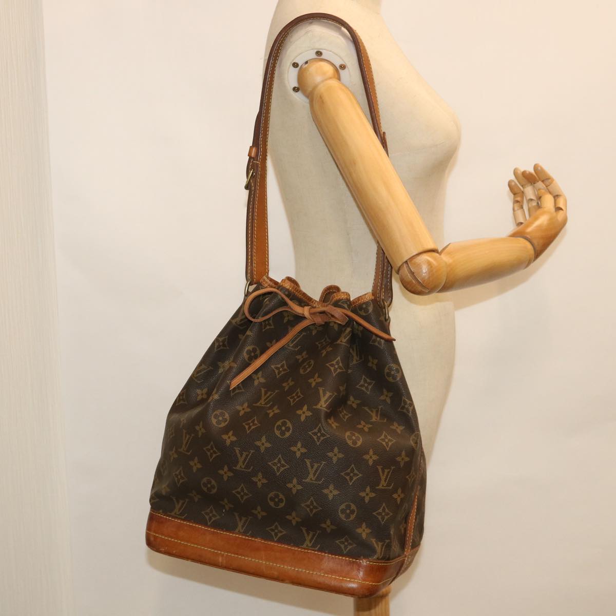 LOUIS VUITTON Monogram Noe Shoulder Bag M42224 LV Auth 56022