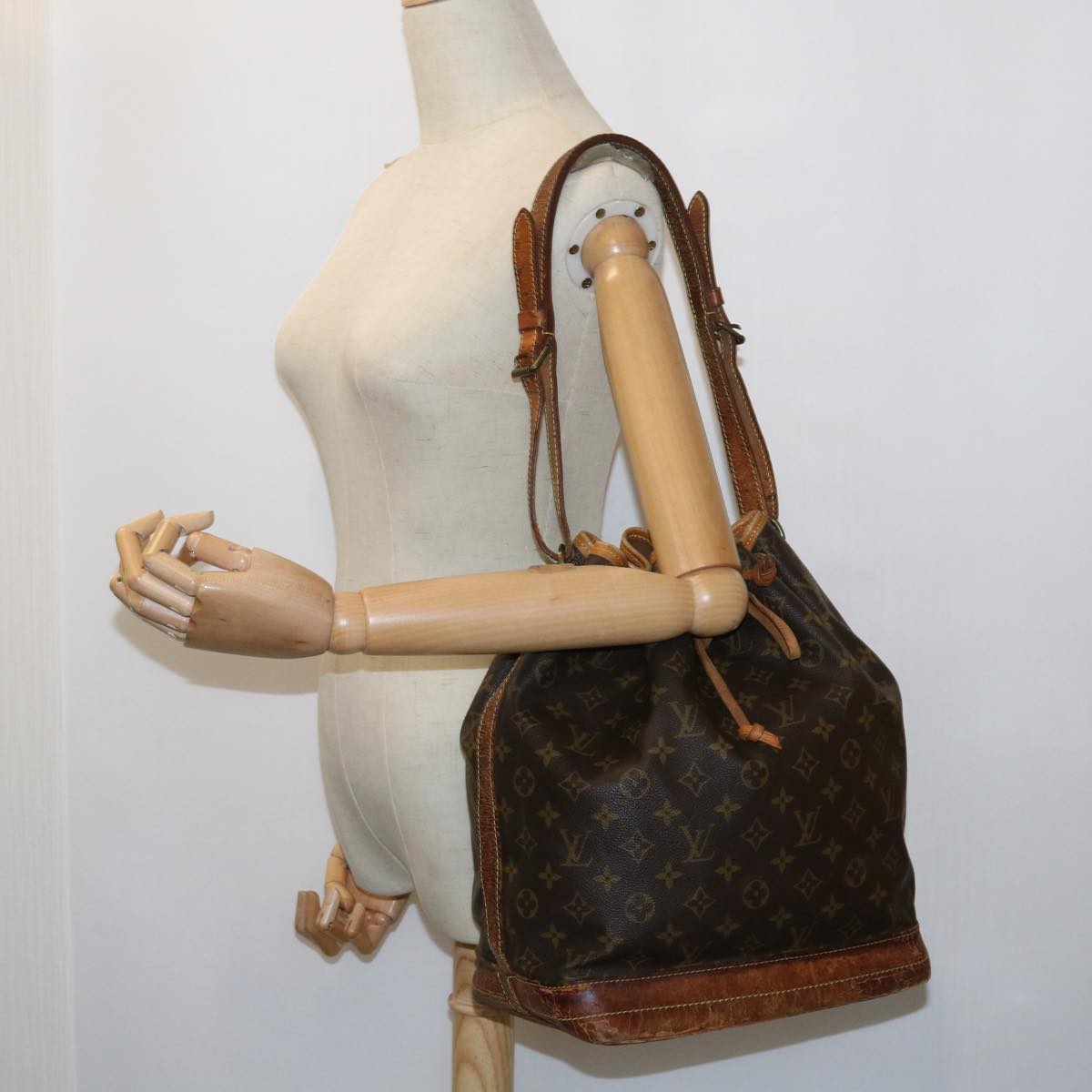 LOUIS VUITTON Monogram Noe Shoulder Bag M42224 LV Auth 56025