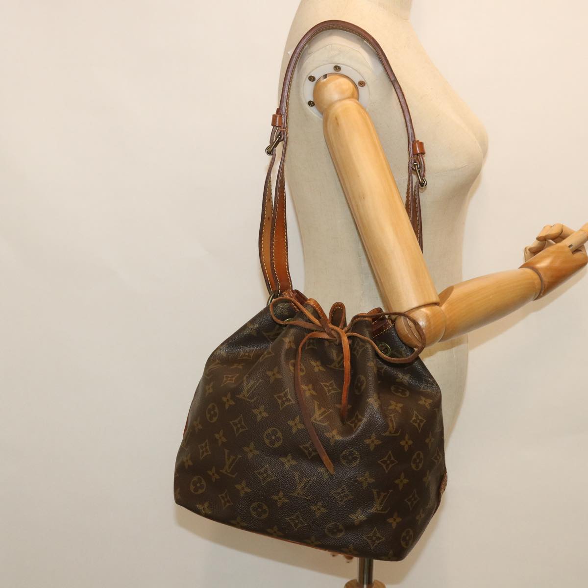 LOUIS VUITTON Monogram Petit Noe Shoulder Bag M42226 LV Auth 56138