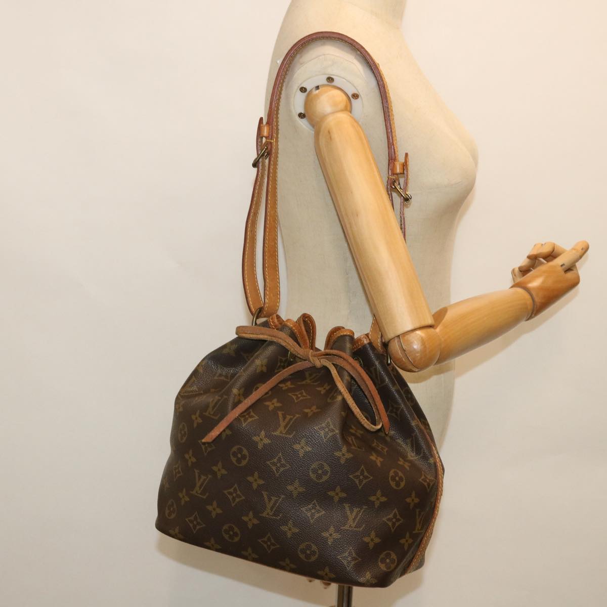 LOUIS VUITTON Monogram Petit Noe Shoulder Bag M42226 LV Auth 56140