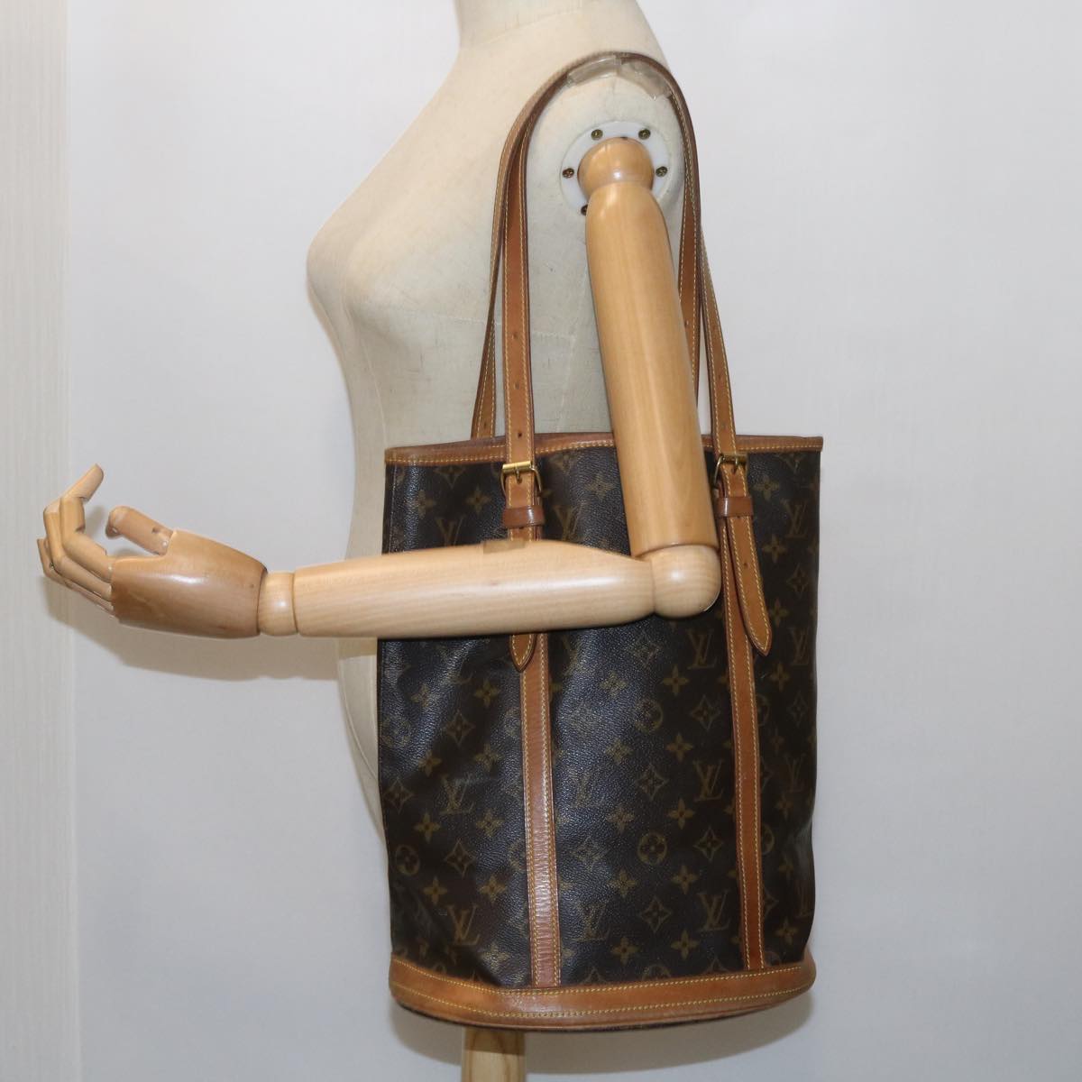 LOUIS VUITTON Monogram Bucket GM Shoulder Bag M42236 LV Auth 56238