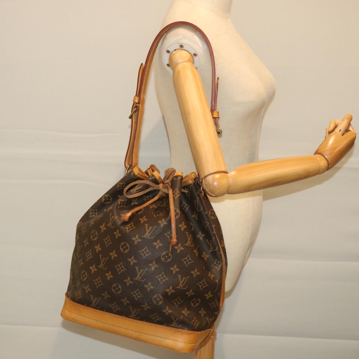 LOUIS VUITTON Monogram Noe Shoulder Bag M42224 LV Auth 56393