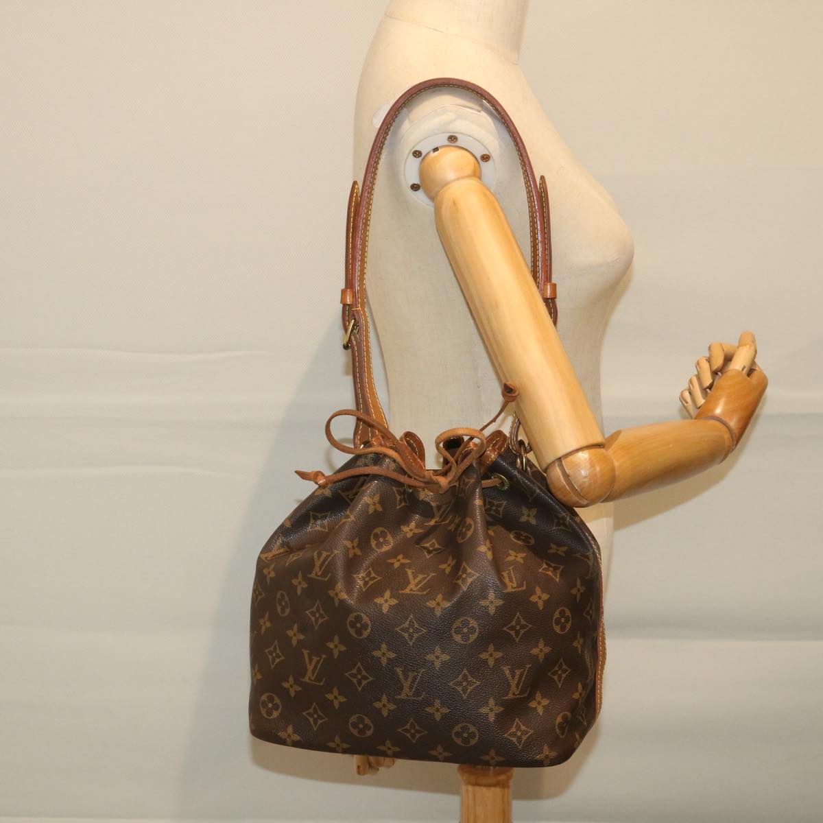 LOUIS VUITTON Monogram Petit Noe Shoulder Bag M42226 LV Auth 56394