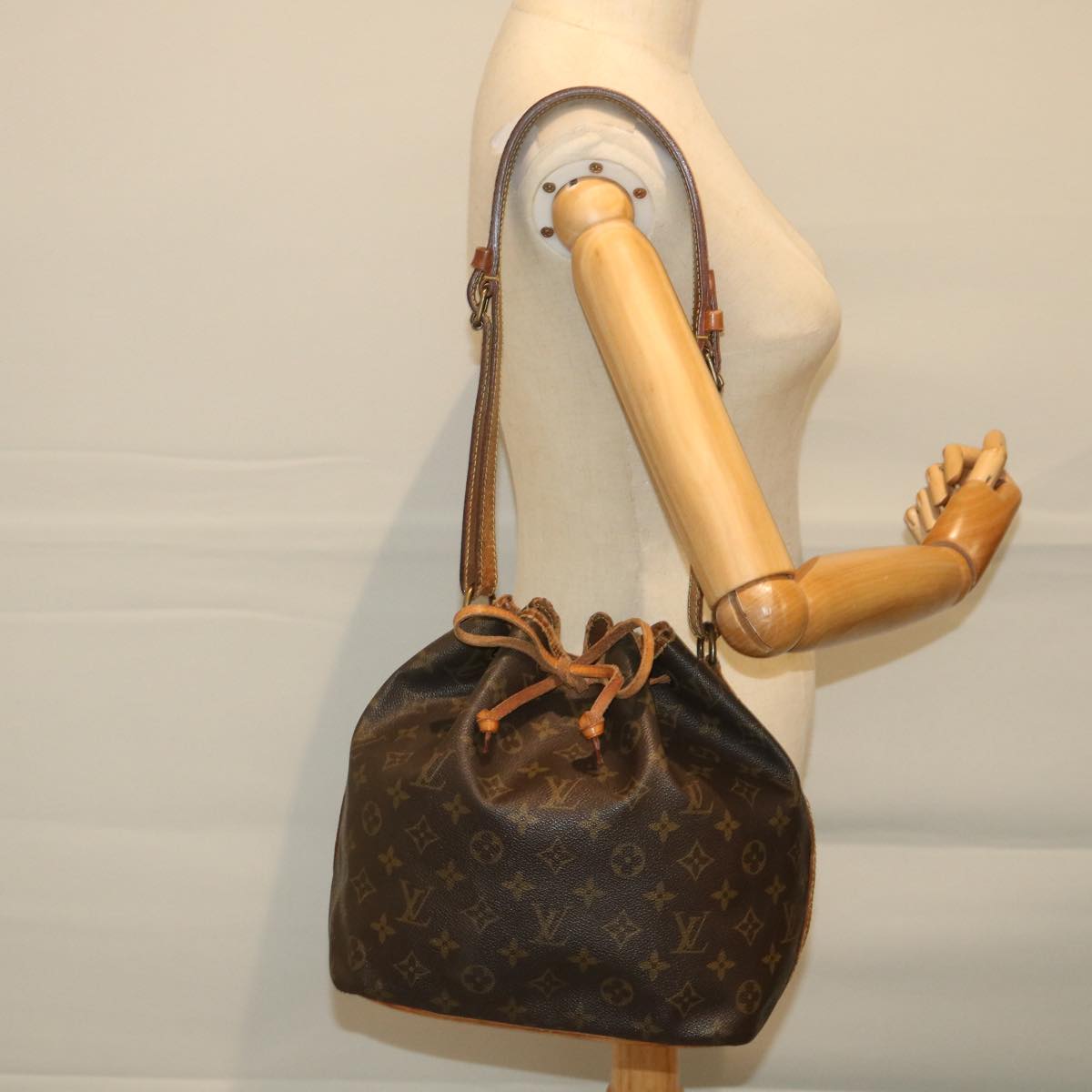 LOUIS VUITTON Monogram Petit Noe Shoulder Bag M42226 LV Auth 56395