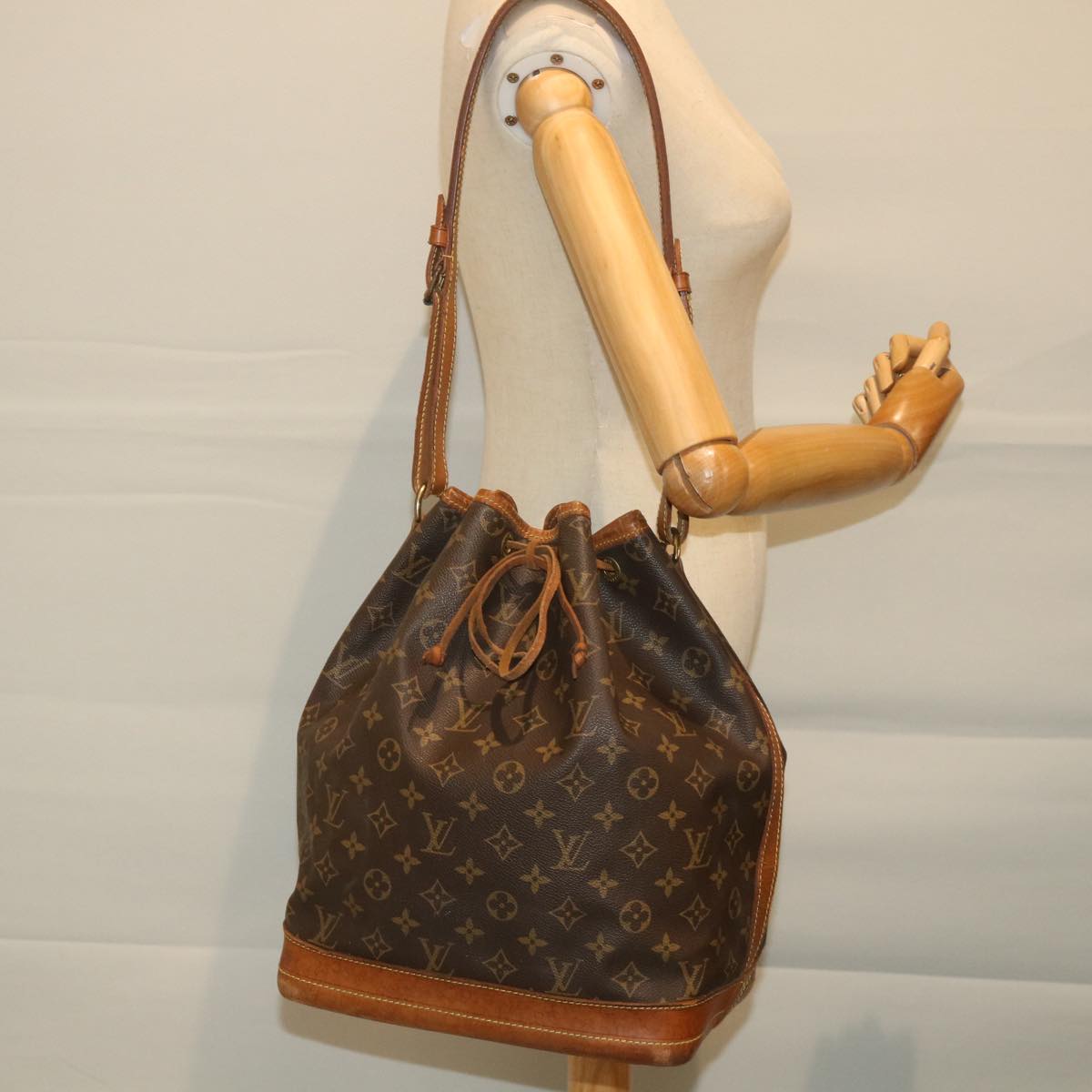 LOUIS VUITTON Monogram Noe Shoulder Bag M42224 LV Auth 56411