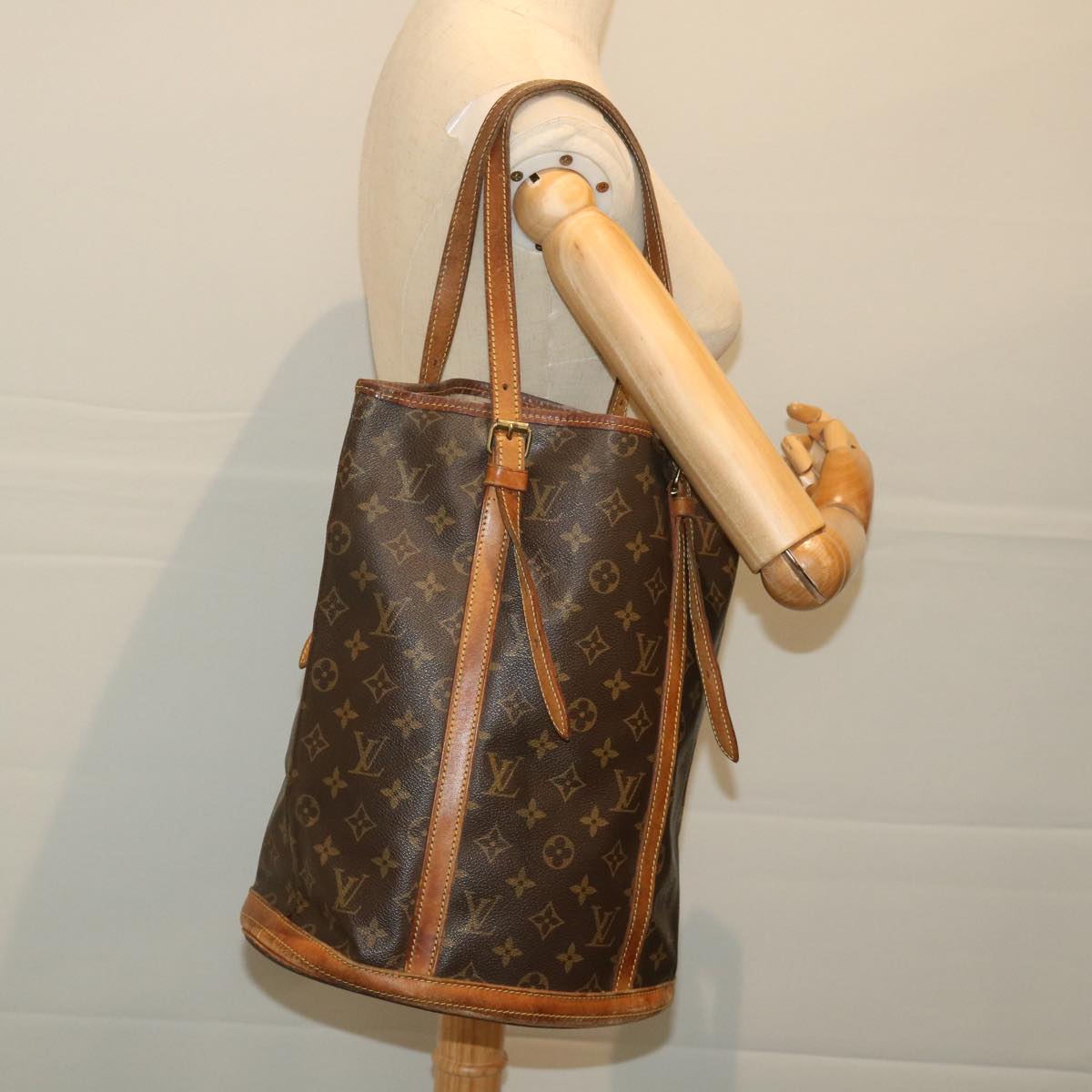 LOUIS VUITTON Monogram Bucket GM Shoulder Bag M42236 LV Auth 56503