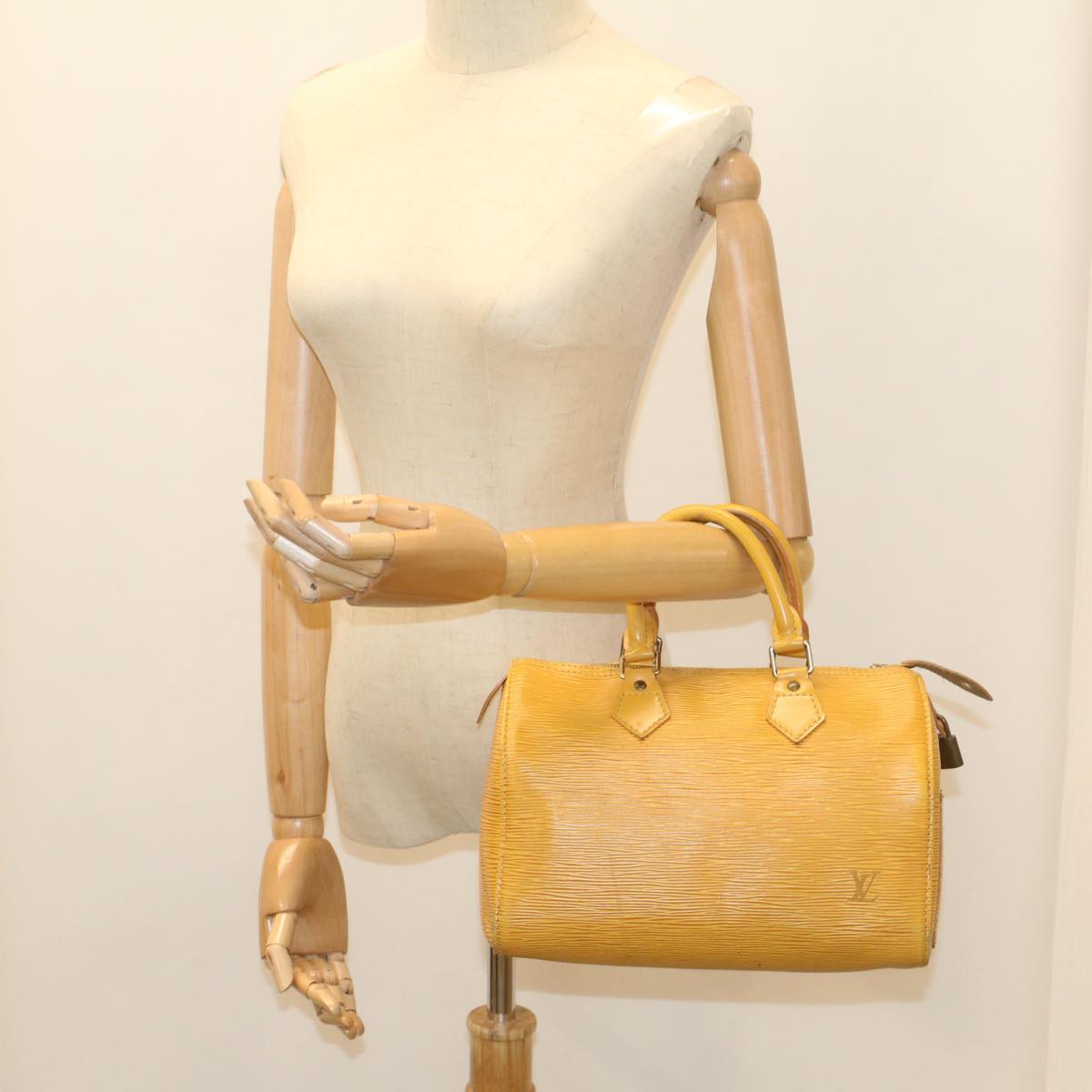 LOUIS VUITTON Epi Speedy 25 Hand Bag Tassili Yellow M43019 LV Auth 56650