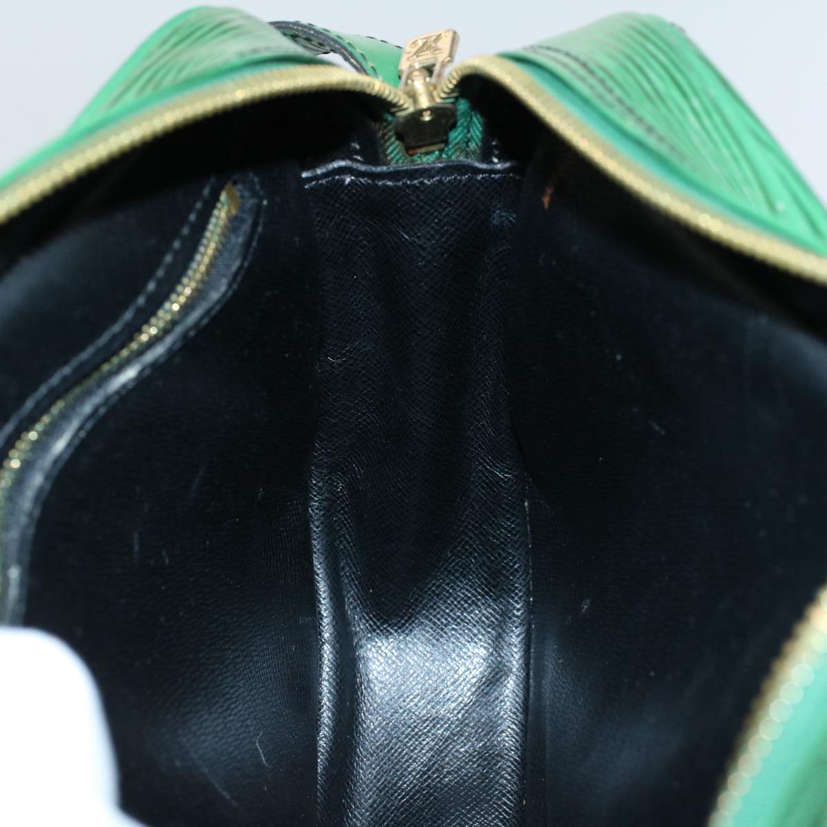 LOUIS VUITTON Epi June Feuille Shoulder Bag Green M52154 LV Auth 56655