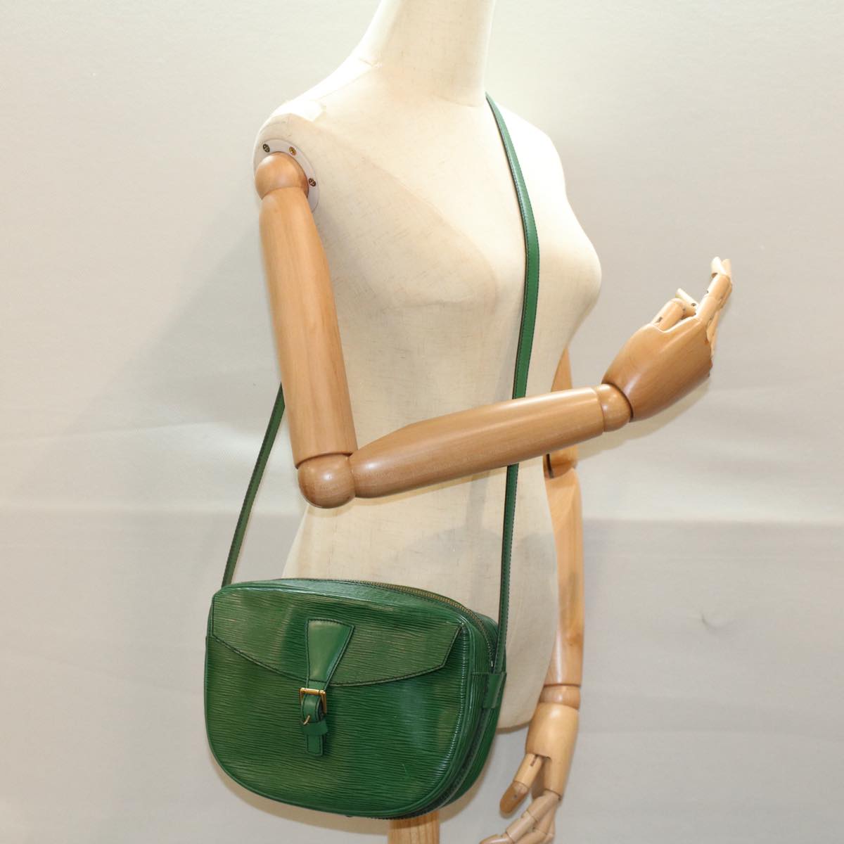 LOUIS VUITTON Epi June Feuille Shoulder Bag Green M52154 LV Auth 56655