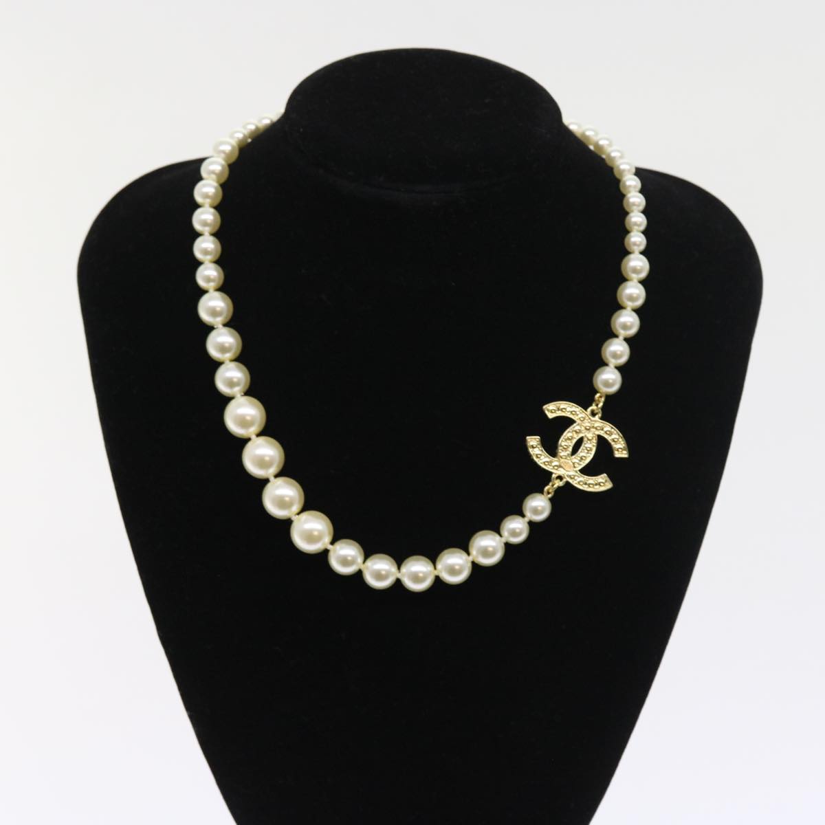 CHANEL Pearl Necklace Metal White Gold Tone CC Auth 56729A