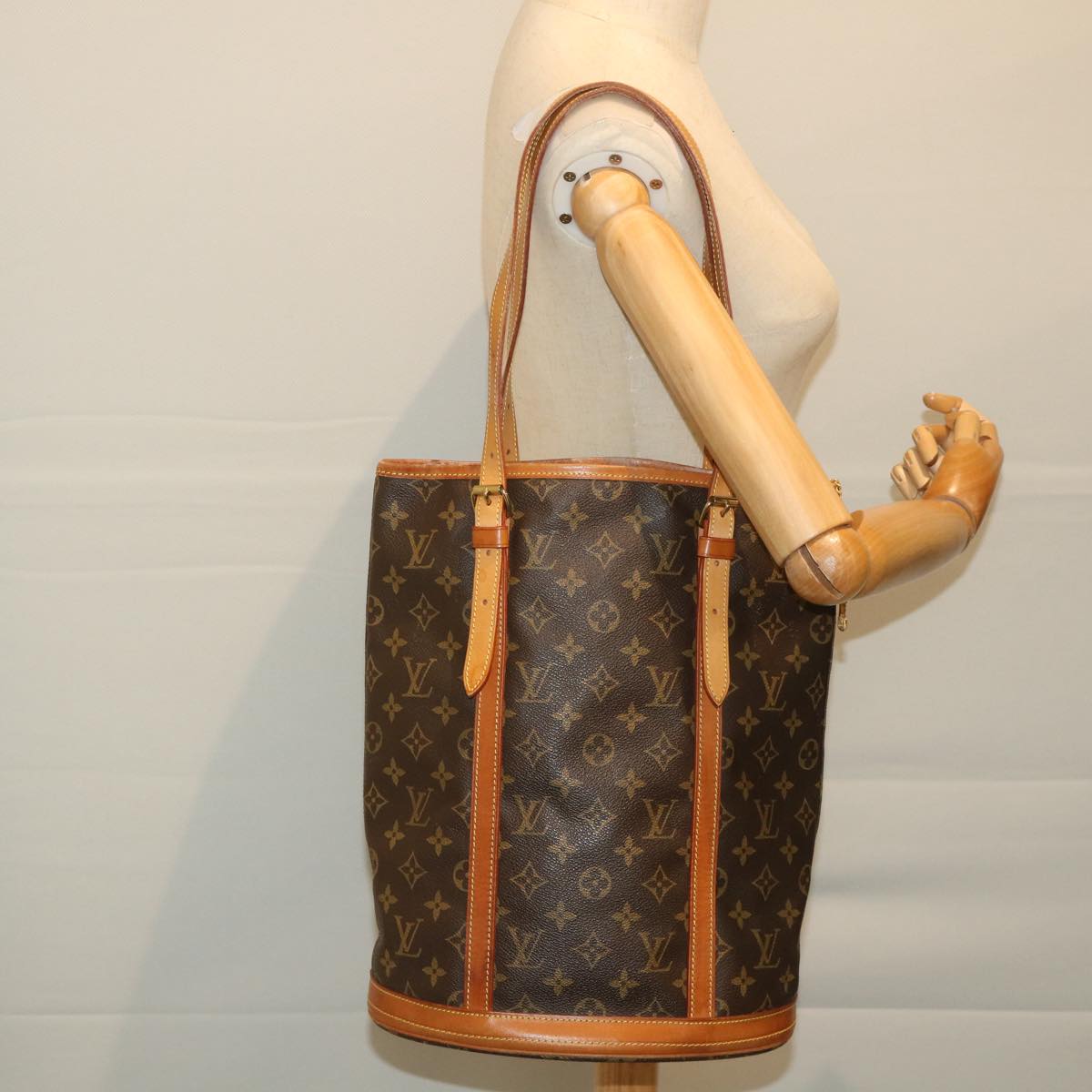 LOUIS VUITTON Monogram Bucket GM Shoulder Bag M42236 LV Auth 56965