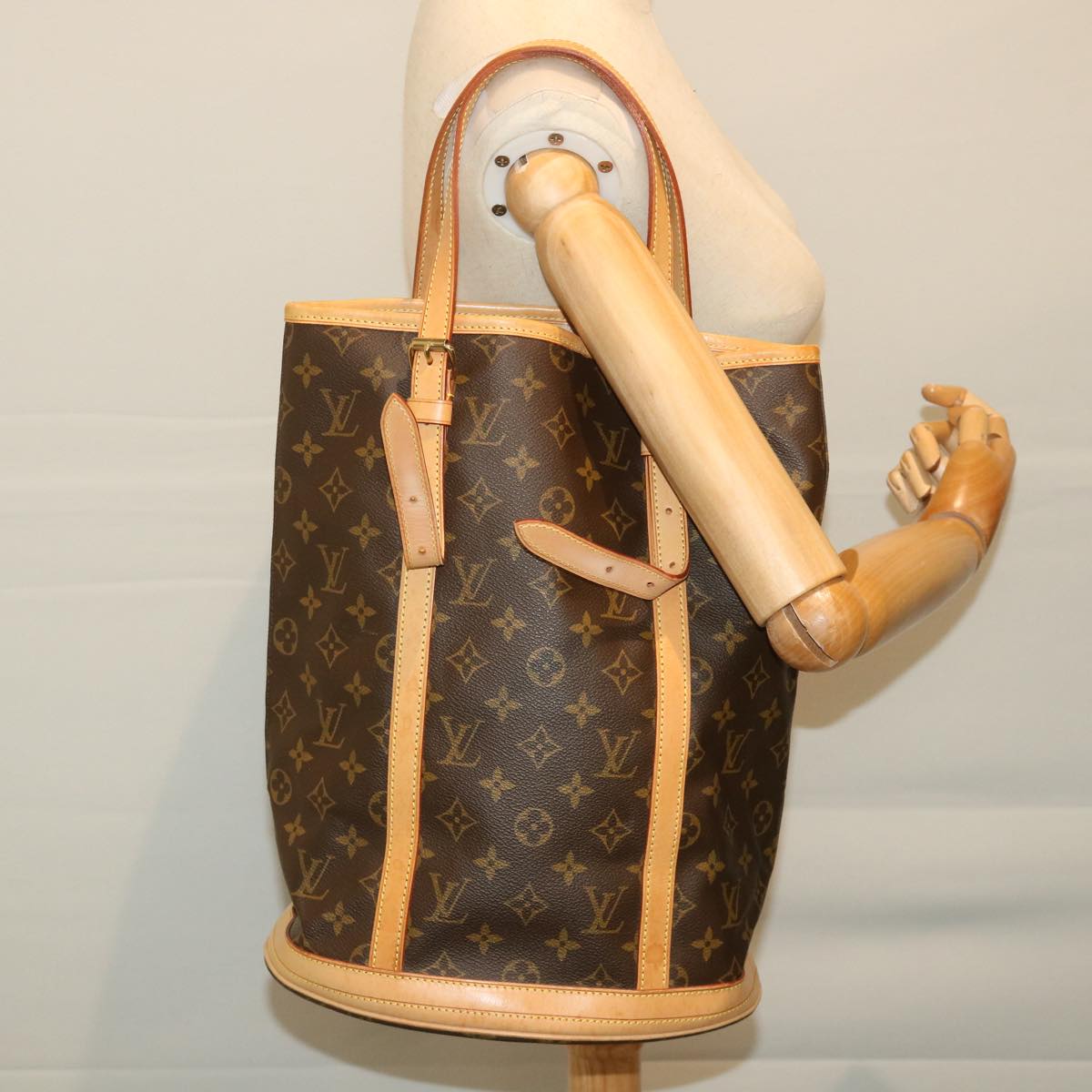 LOUIS VUITTON Monogram Bucket GM Shoulder Bag M42236 LV Auth 56966