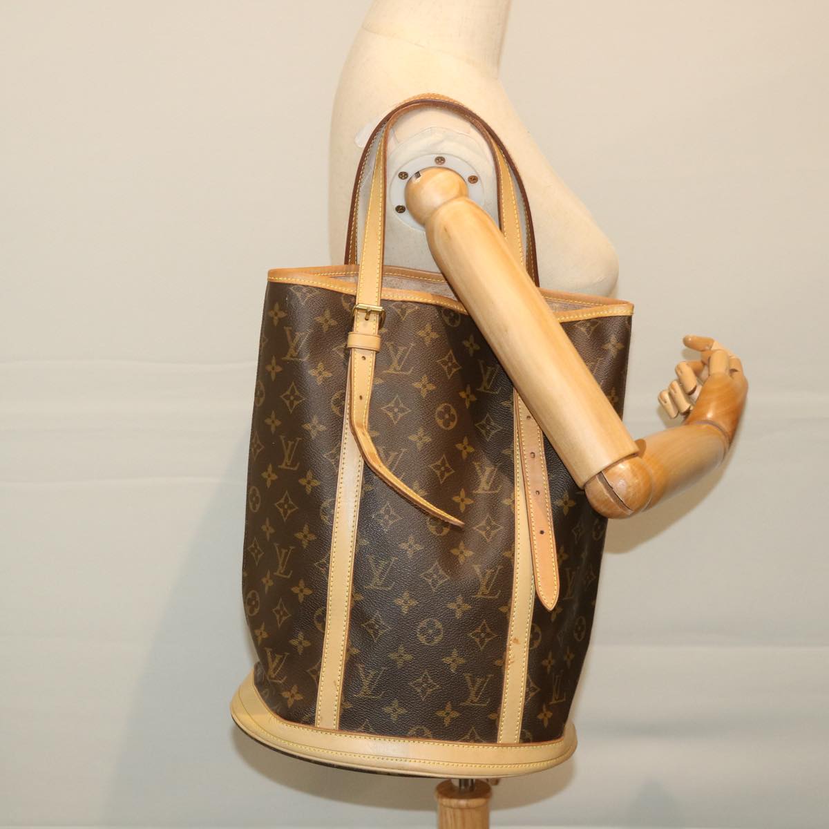 LOUIS VUITTON Monogram Bucket GM Shoulder Bag M42236 LV Auth 56967