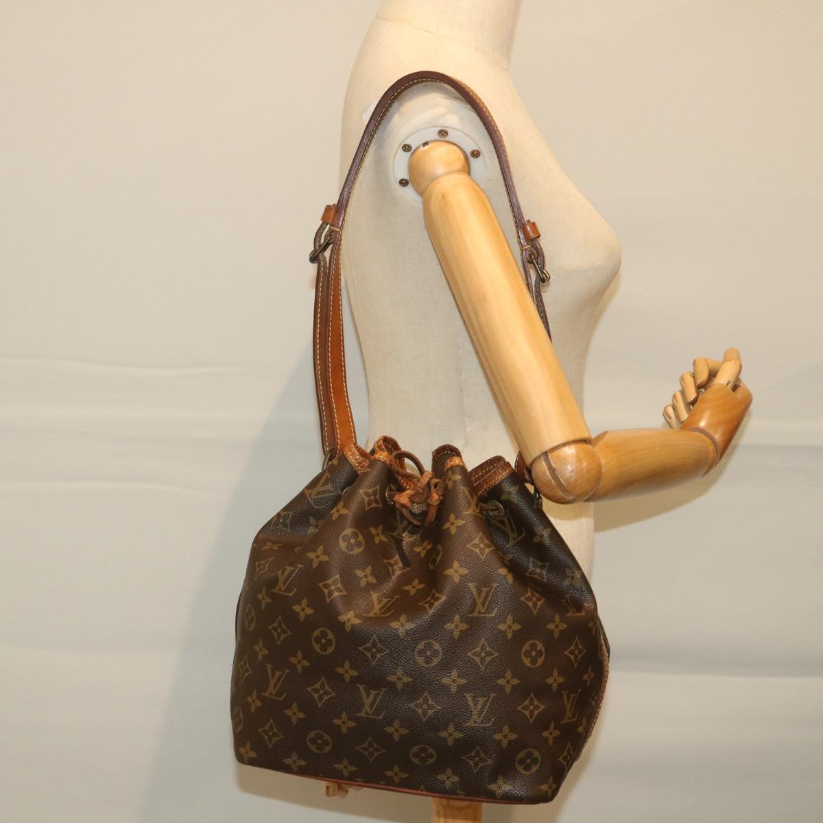 LOUIS VUITTON Monogram Petit Noe Shoulder Bag M42226 LV Auth 56975