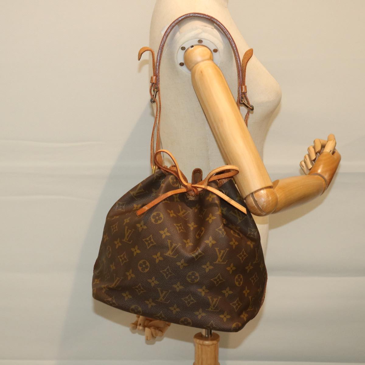 LOUIS VUITTON Monogram Petit Noe Shoulder Bag M42226 LV Auth 56976