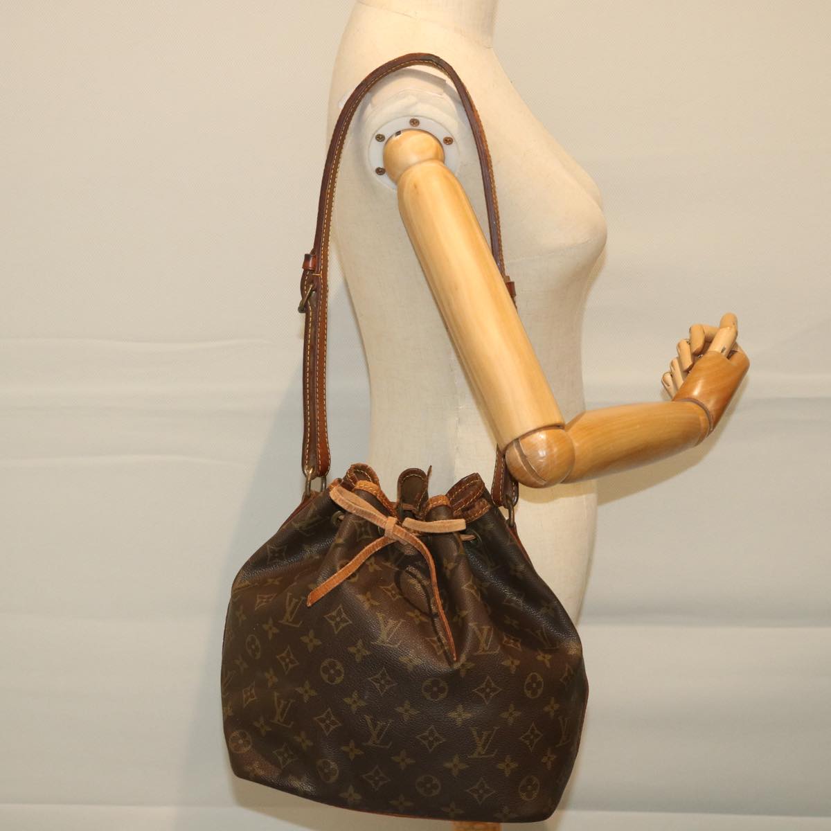 LOUIS VUITTON Monogram Petit Noe Shoulder Bag M42226 LV Auth 56977