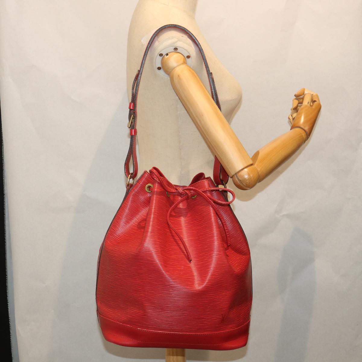 LOUIS VUITTON Epi Noe Shoulder Bag Red M44007 LV Auth 57014