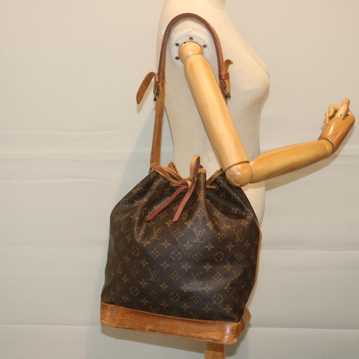 LOUIS VUITTON Monogram Noe Shoulder Bag M42224 LV Auth 57103