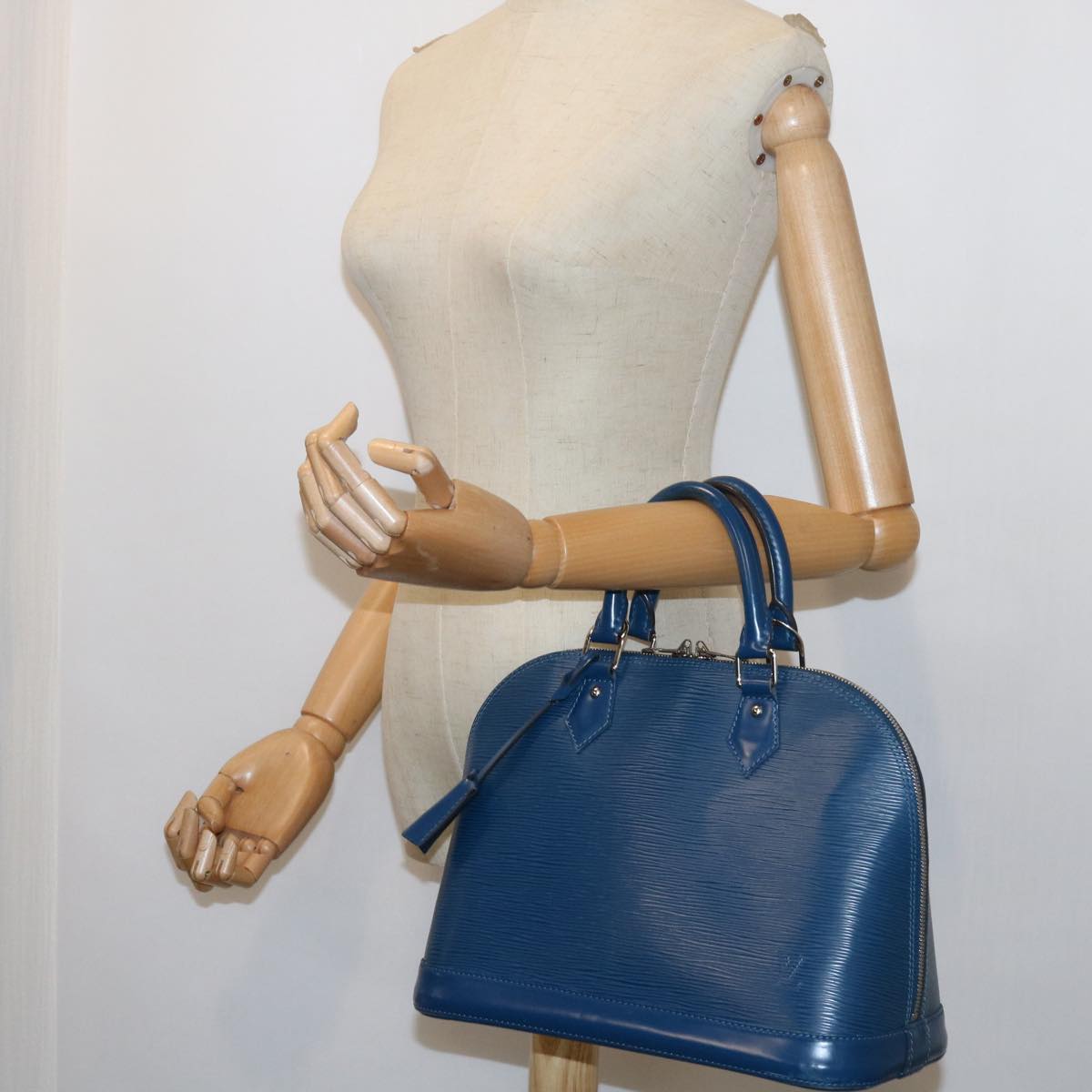 LOUIS VUITTON Epi Alma PM Hand Bag Blue Safir M40948 LV Auth 57162