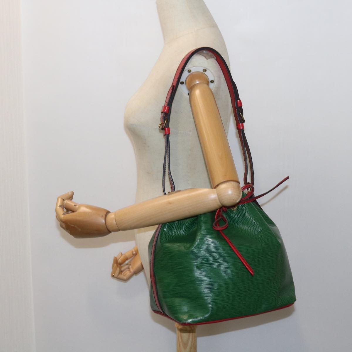 LOUIS VUITTON Epi Petit Noe Shoulder Bag Bicolor Green Red M44147 LV Auth 57173