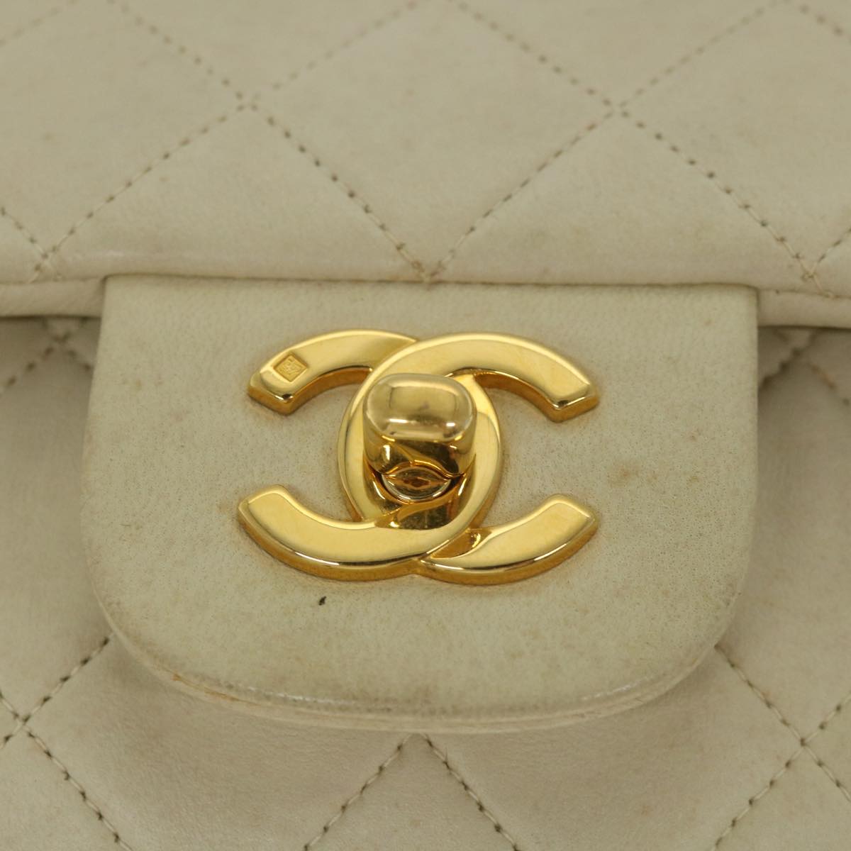 CHANEL Matelasse Turn Lock Chain Shoulder Bag Lamb Skin Beige CC Auth 57347