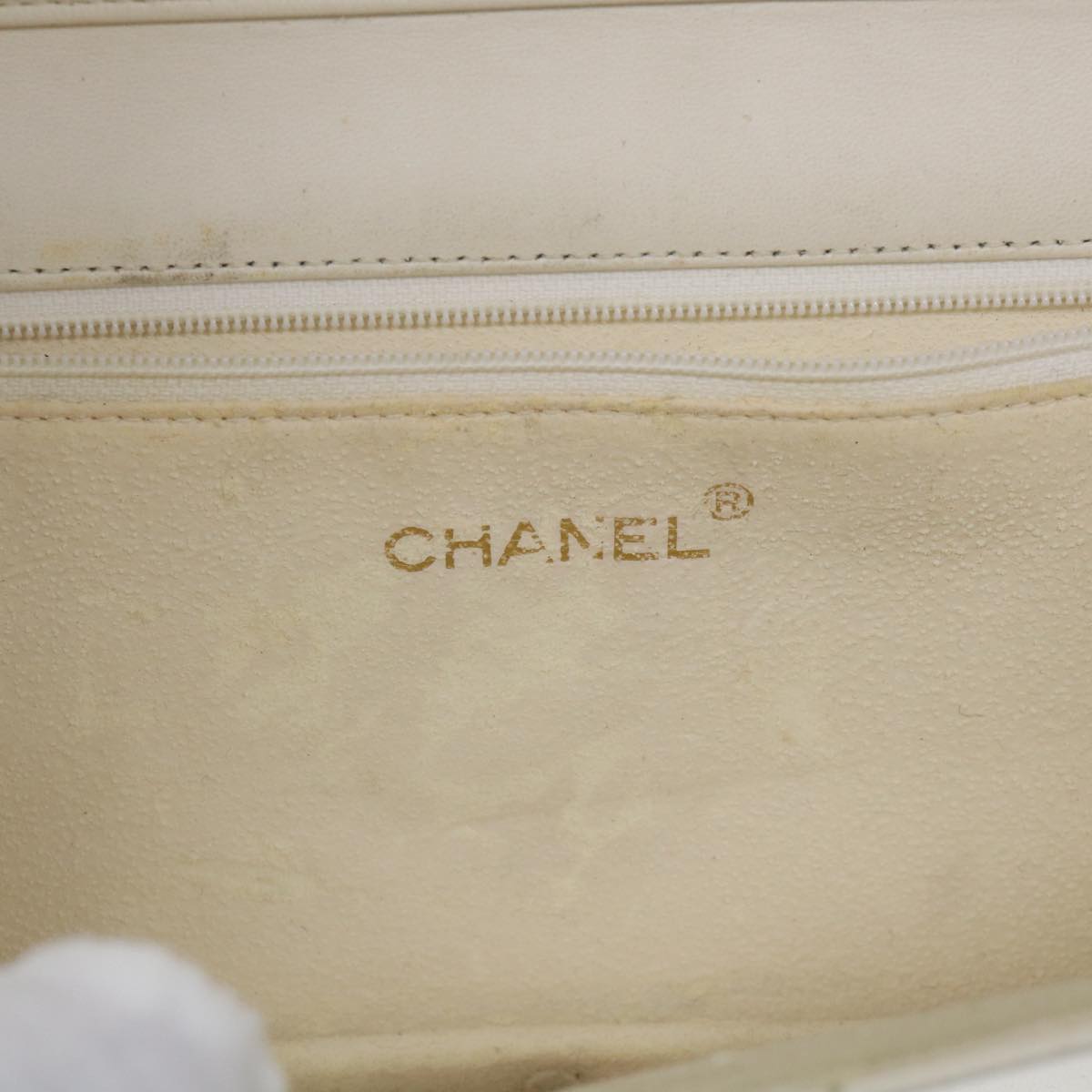 CHANEL Matelasse Chain Shoulder Bag Lamb Skin White CC Auth 57353