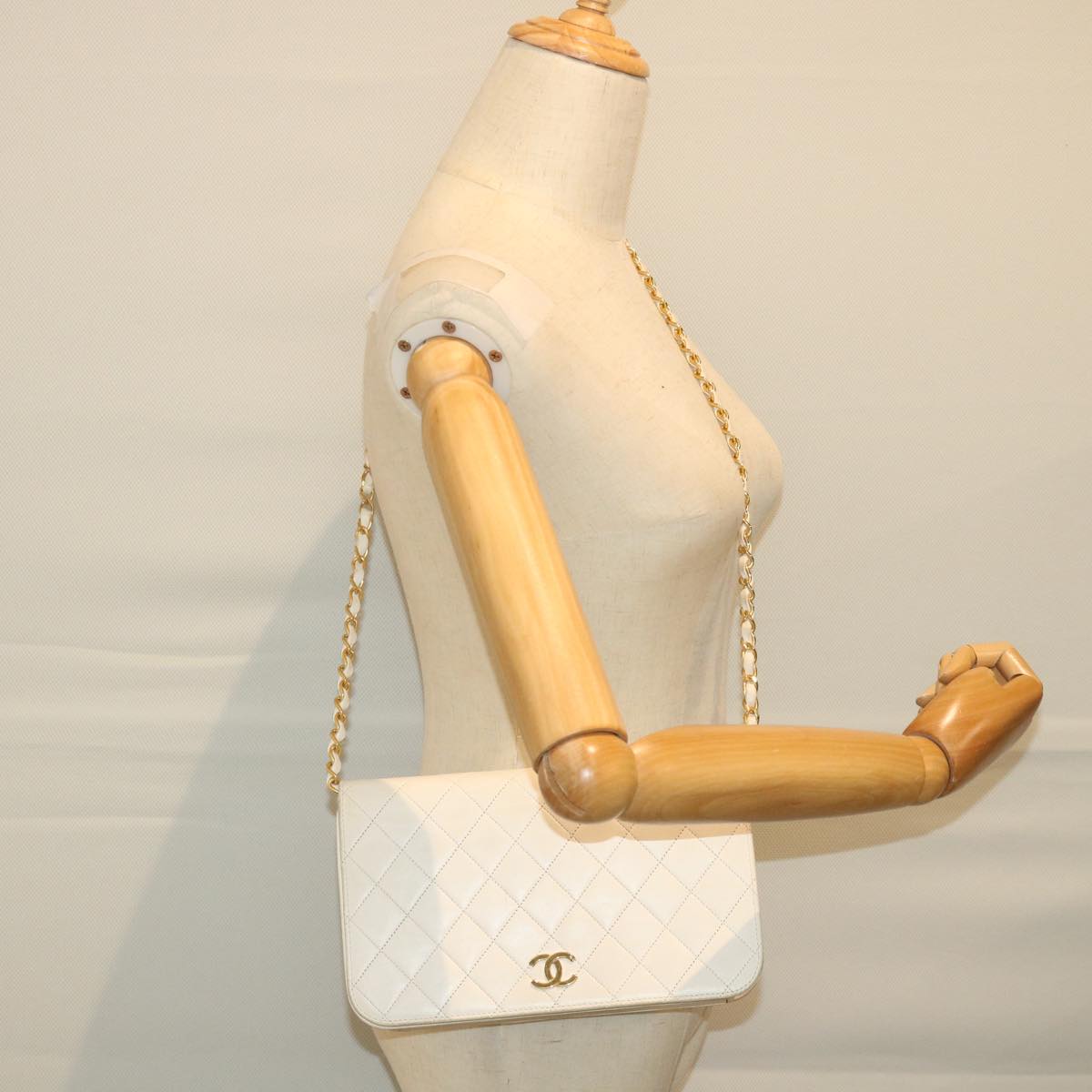 CHANEL Matelasse Chain Shoulder Bag Lamb Skin White CC Auth 57353