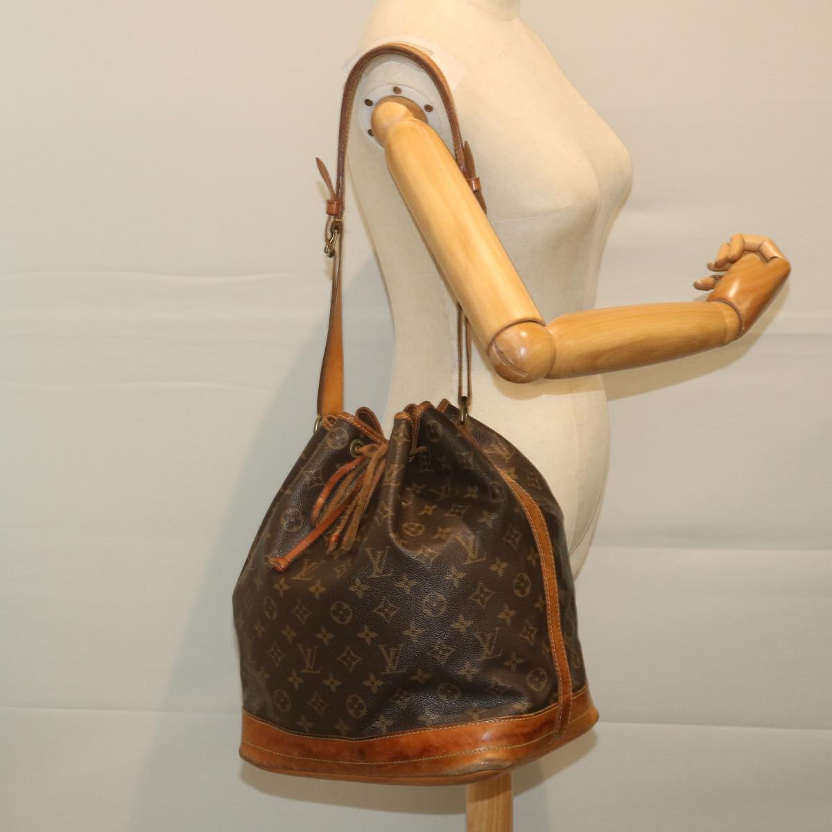 LOUIS VUITTON Monogram Noe Shoulder Bag M42224 LV Auth 57458