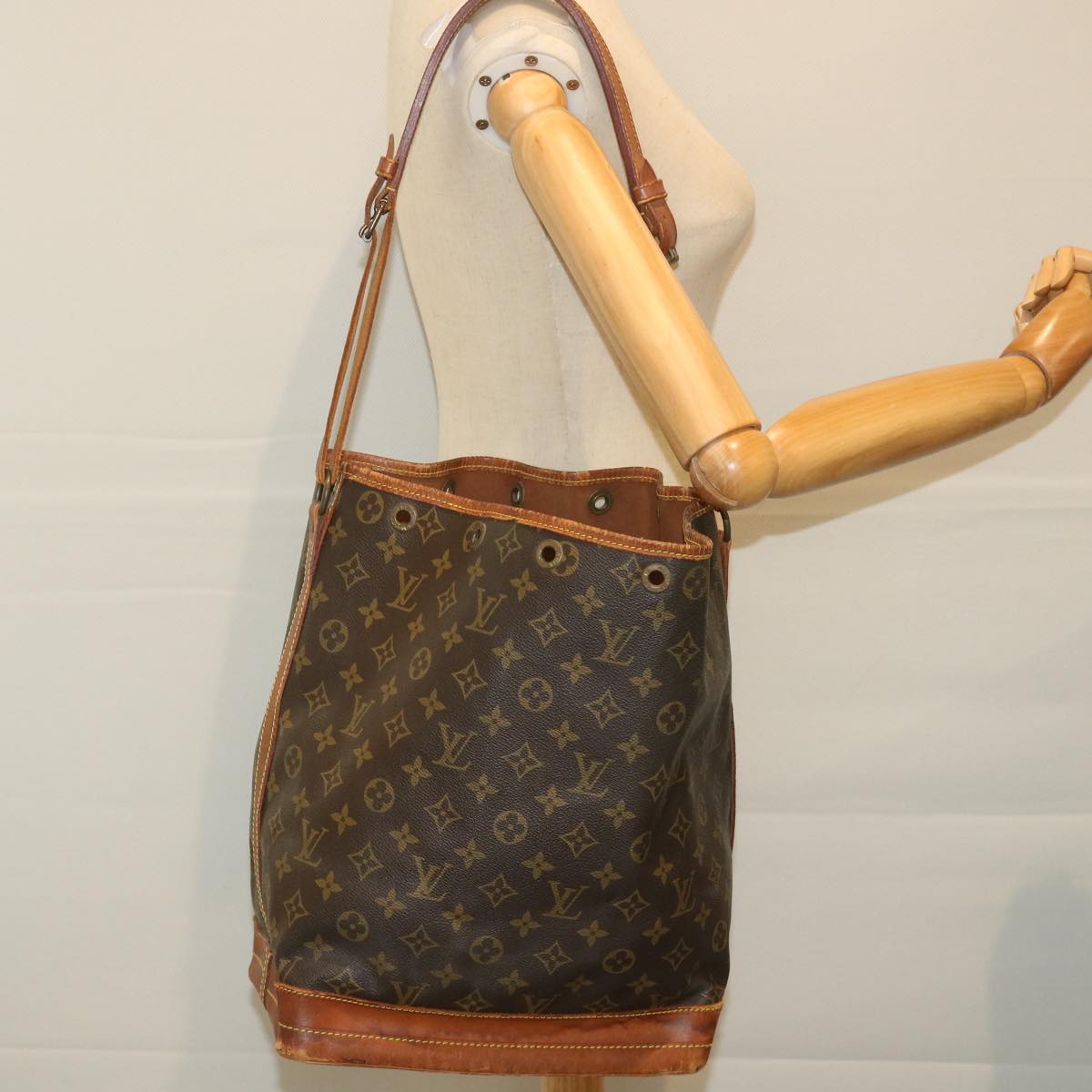 LOUIS VUITTON Monogram Noe Shoulder Bag M42224 LV Auth 57467