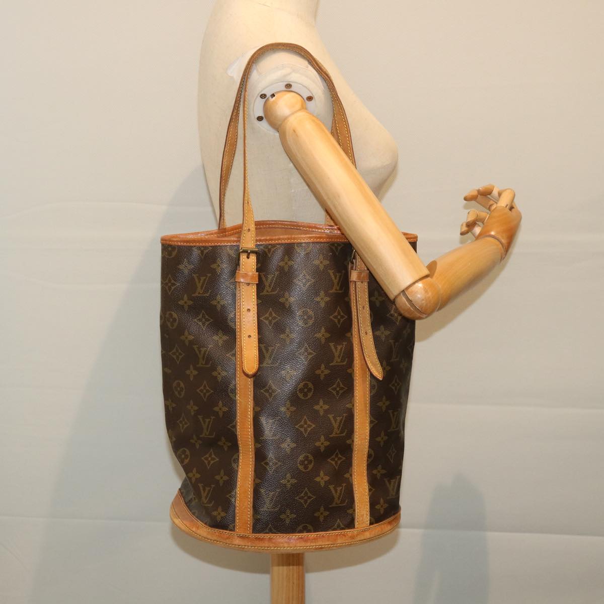 LOUIS VUITTON Monogram Bucket GM Shoulder Bag Vintage M42236 LV Auth 57473