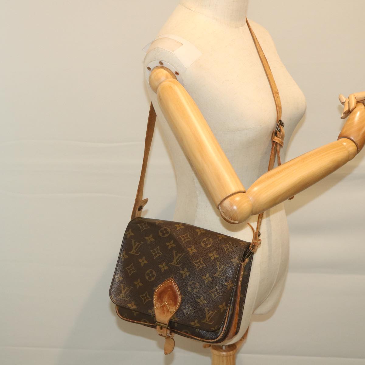 LOUIS VUITTON Monogram Cartouchiere MM Shoulder Bag M51253 LV Auth 57505