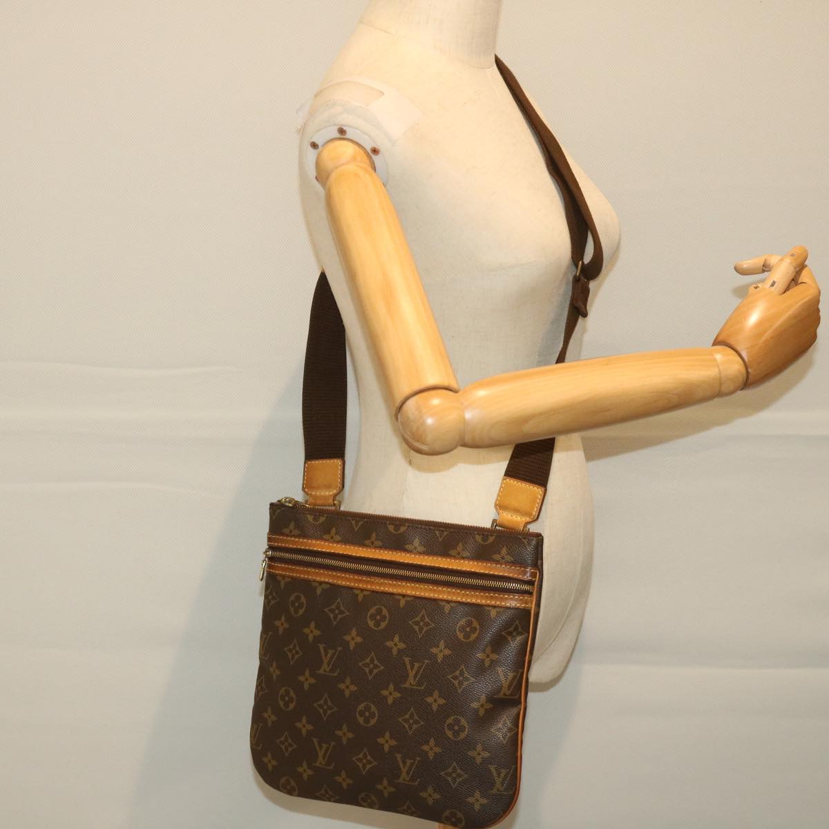 LOUIS VUITTON Monogram Pochette Bosphore Shoulder Bag M40044 LV Auth 57506