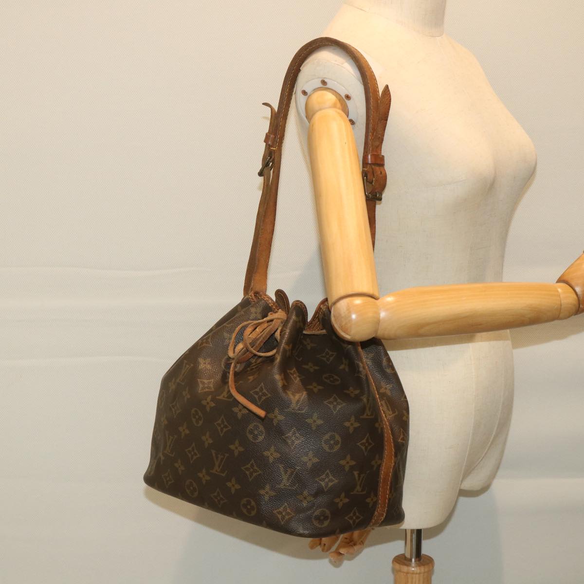 LOUIS VUITTON Monogram Petit Noe Shoulder Bag M42226 LV Auth 57590