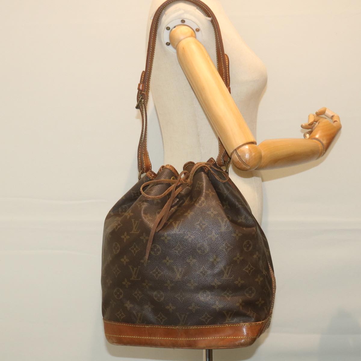 LOUIS VUITTON Monogram Noe Shoulder Bag M42224 LV Auth 57591