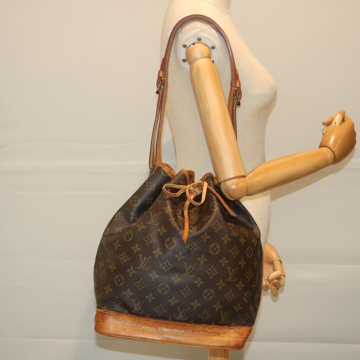 LOUIS VUITTON Monogram Noe Shoulder Bag M42224 LV Auth 57688