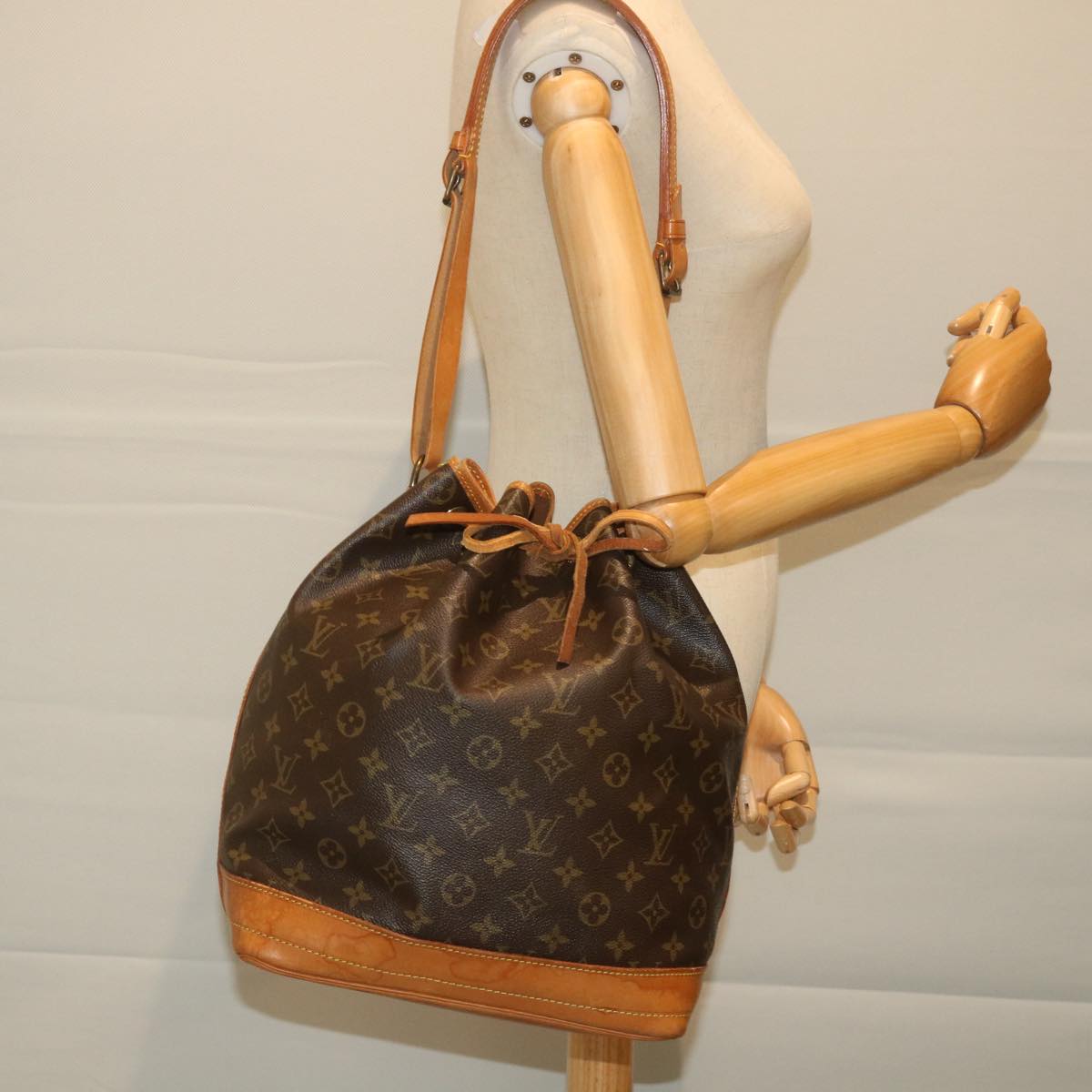 LOUIS VUITTON Monogram Noe Shoulder Bag M42224 LV Auth 57689