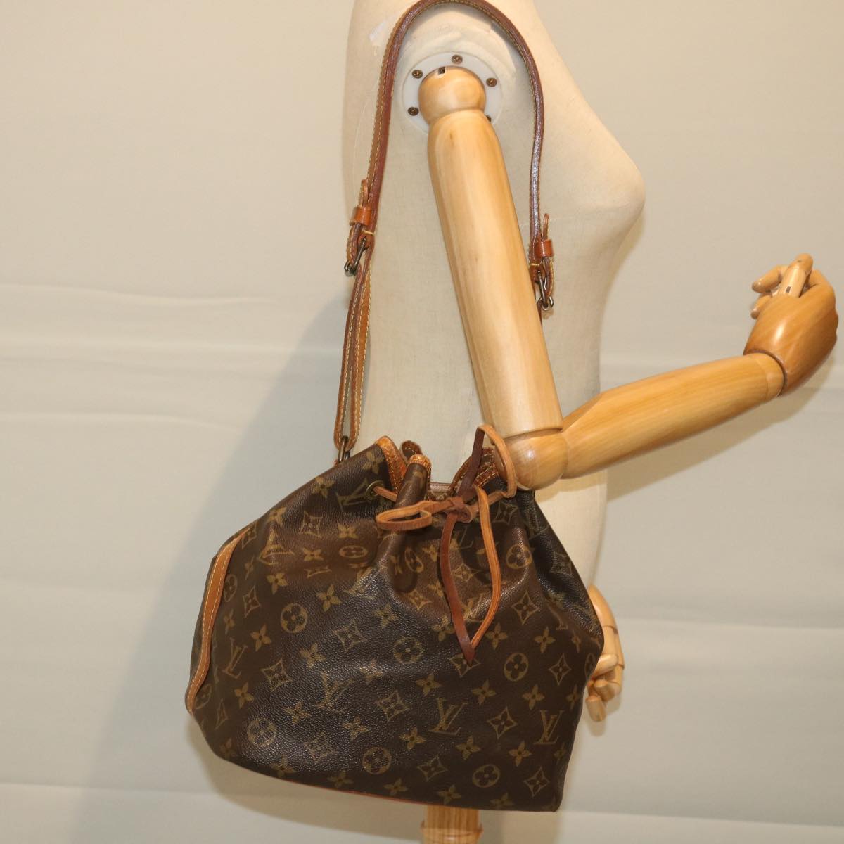 LOUIS VUITTON Monogram Petit Noe Shoulder Bag M42226 LV Auth 57690