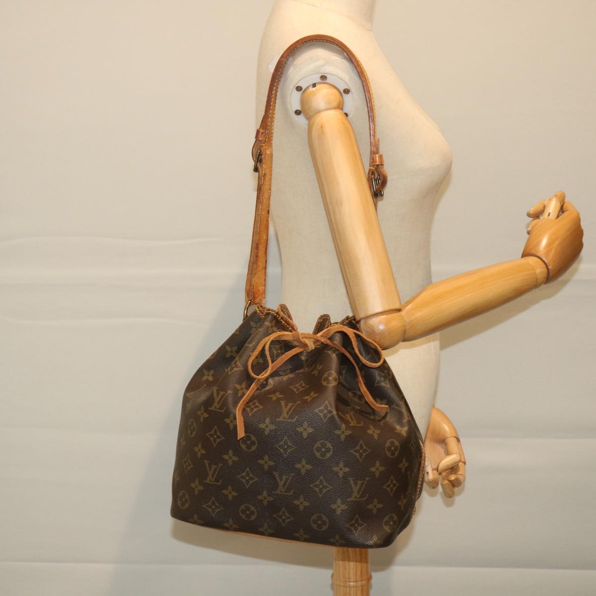 LOUIS VUITTON Monogram Petit Noe Shoulder Bag M42226 LV Auth 57692