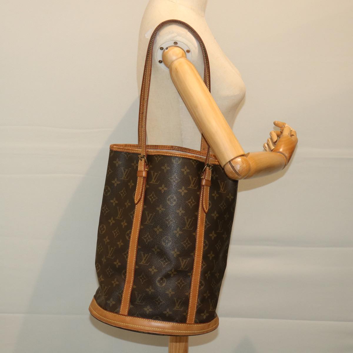 LOUIS VUITTON Monogram Bucket GM Shoulder Bag M42236 LV Auth 57696