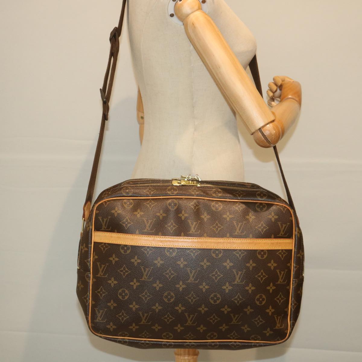 LOUIS VUITTON Monogram Reporter GM Shoulder Bag M45252 LV Auth 57850