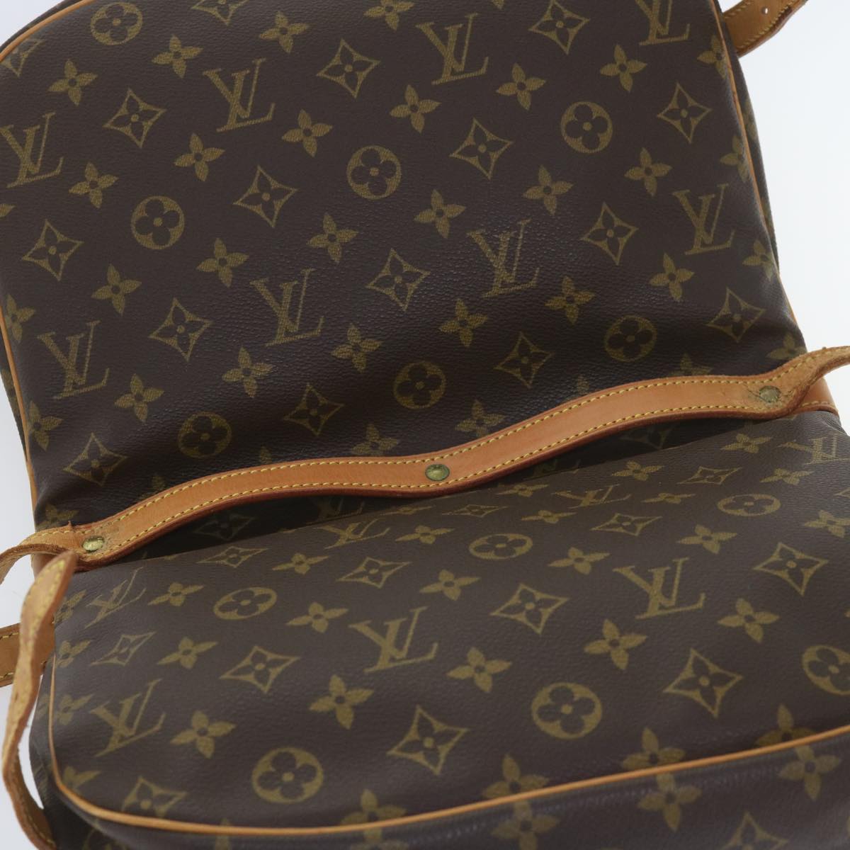 LOUIS VUITTON Monogram Saumur 30 Shoulder Bag M42256 LV Auth 57991