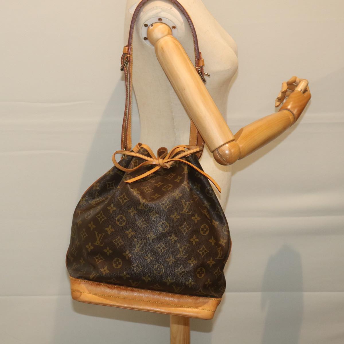 LOUIS VUITTON Monogram Noe Shoulder Bag M42224 LV Auth 57994