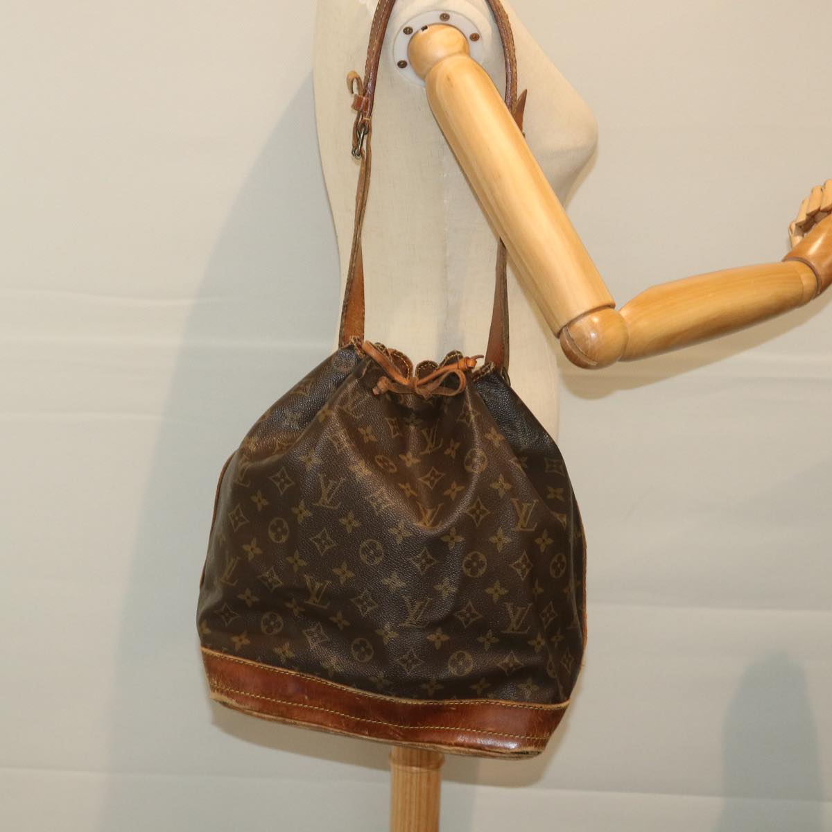 LOUIS VUITTON Monogram Noe Shoulder Bag M42224 LV Auth 57995