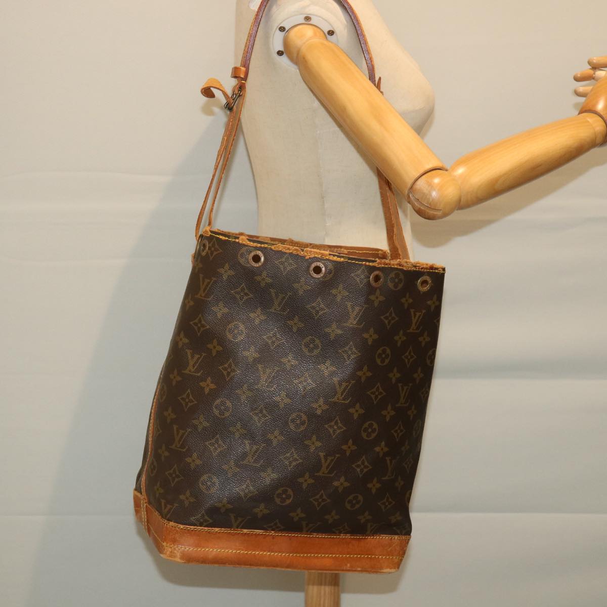 LOUIS VUITTON Monogram Noe Shoulder Bag M42224 LV Auth 57998